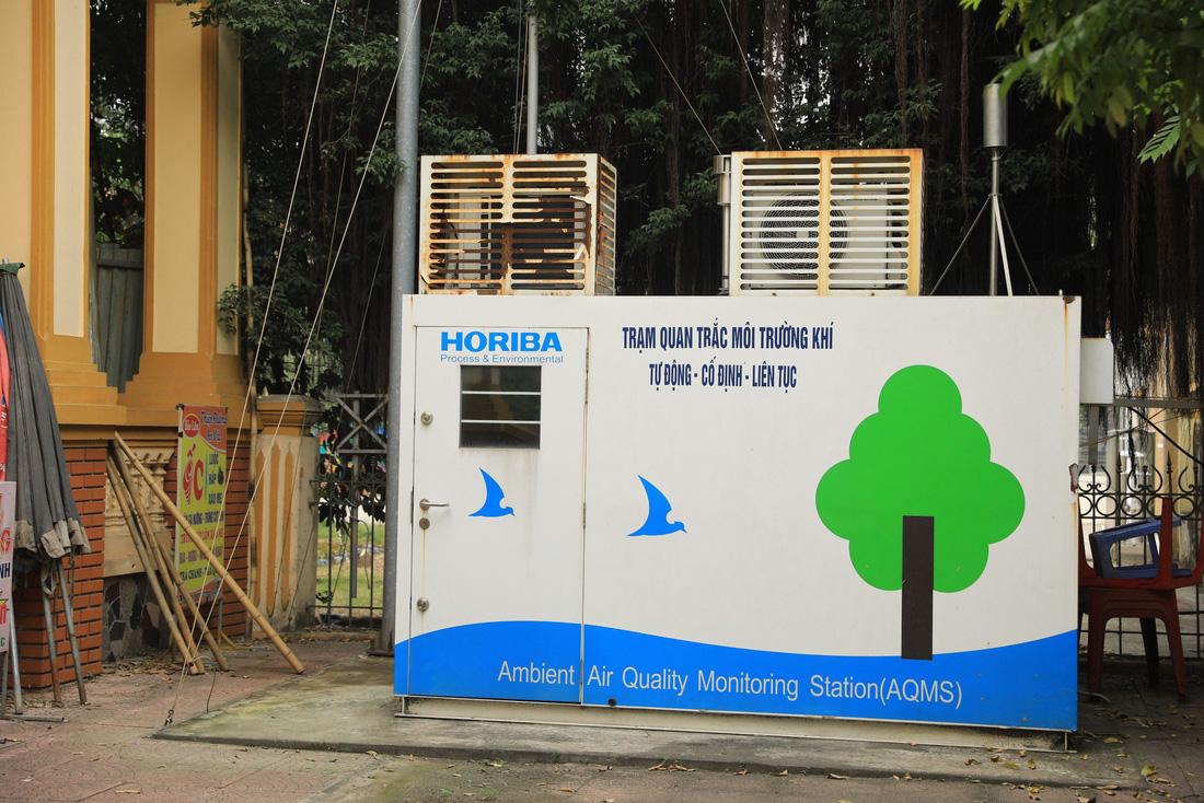 Trạm quan trắc chất lượng không khí đặt tại trụ sở UBND xã Đại Đồng, huyện Tiên Du, Bắc Ninh - Ảnh: DANH KHANG