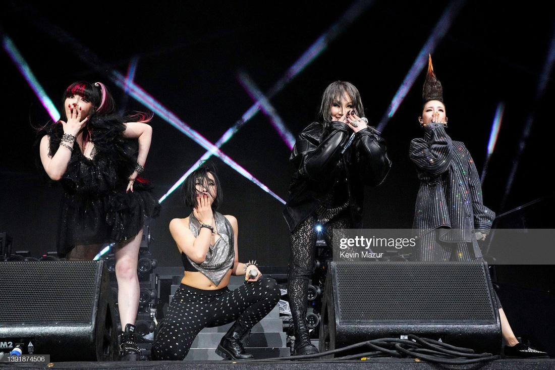 2NE1 trên sân khấu Coachella năm 2022 - Ảnh: gettyimages