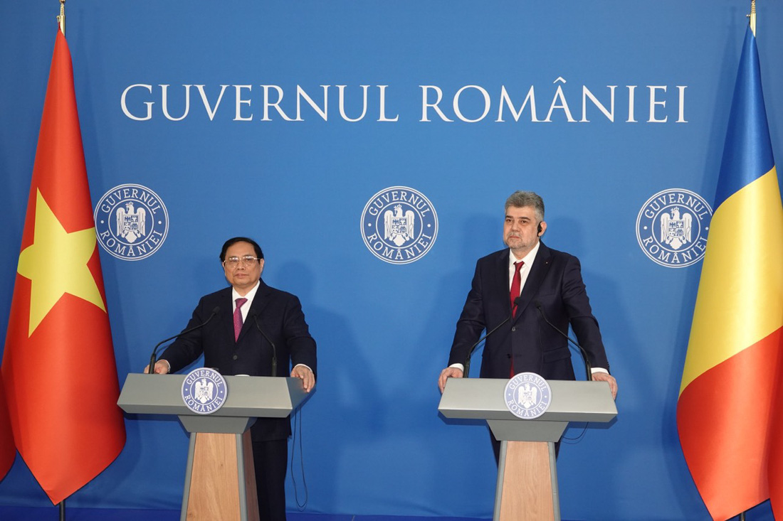 Thủ tướng Phạm Minh Chính trong cuộc họp báo chung với Thủ tướng Romania Ion-Marcel Ciolacu ngày 22-1 - Ảnh: QUỲNH TRUNG