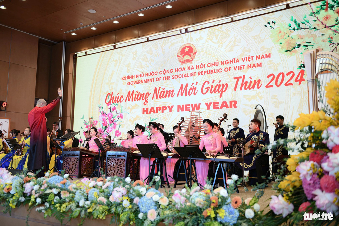 Các tiết mục nghệ thuật được trình diễn tại tiệc chiêu đãi là sự kết hợp giữa nhạc cụ, âm nhạc truyền thống Việt Nam và thế giới - Ảnh: NAM TRẦN