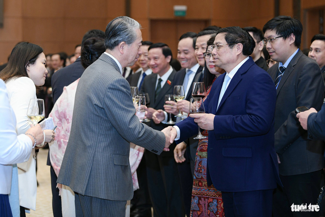 Thủ tướng Phạm Minh Chính và phu nhân gặp Đại sứ Trung Quốc tại Việt Nam Hùng Ba và phu nhân - Ảnh: NAM TRẦN