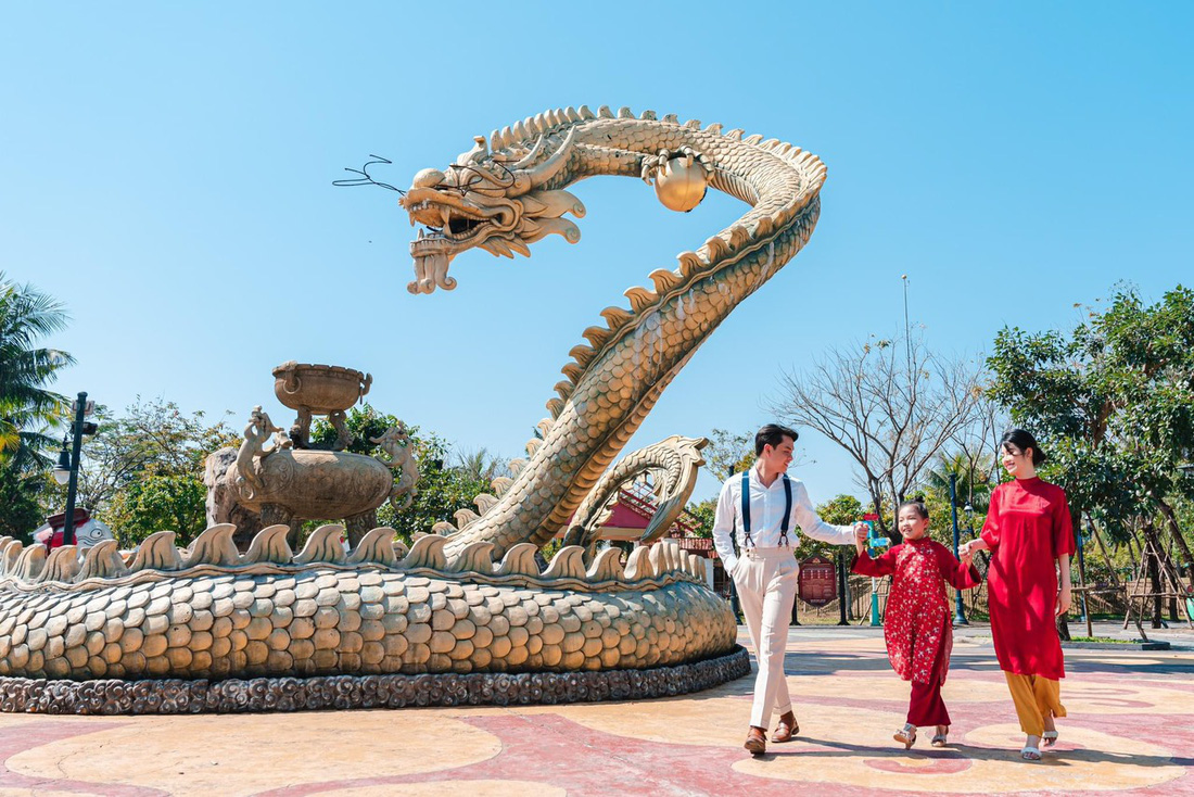 Rồng tại khu vui chơi giải trí Asia Park - Công viên châu Á