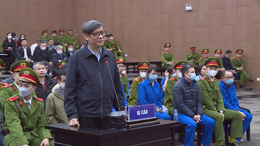 Cựu bộ trưởng Bộ Y tế Nguyễn Thanh Long tại phiên tòa ngày 3-1 - Ảnh: GIANG LONG