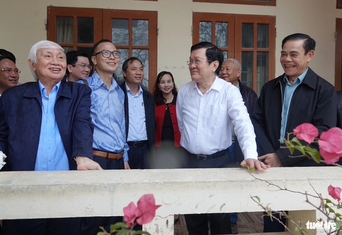 Nguyên Chủ tịch nước Trương Tấn Sang đề nghị tỉnh Hà Tĩnh tiếp tục kêu gọi vận động xã hội hóa để xây dựng các công trình dân sinh - Ảnh: LÊ MINH