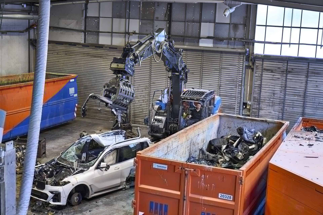 Theo quy định ở Đức, 85% chiếc xe phải tái chế được và 95% phải xử lý, thiêu hủy được