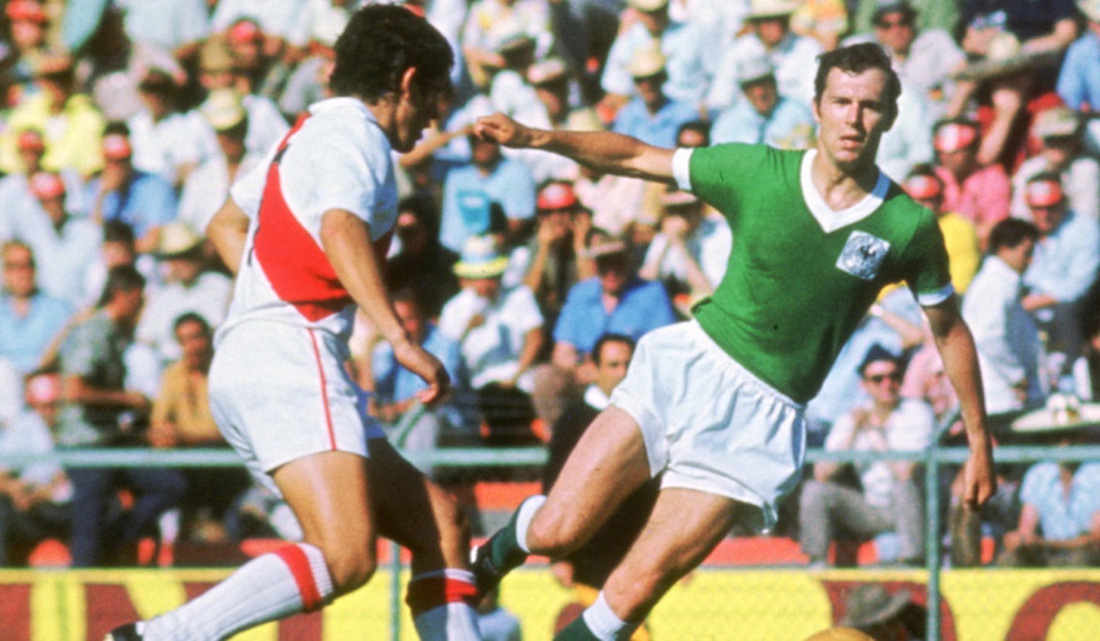 Franz Beckenbauer của Tây Đức trong trận gặp Peru ngày 6-10-1970 - Ảnh: REUTERS