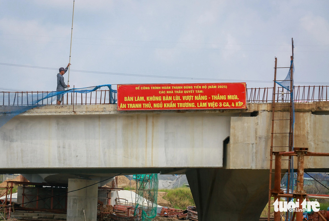 Ngắm cao tốc Bến Lức - Long Thành 'xịn, mịn' được đề xuất khai thác tạm sau 10 năm xây dựng - Ảnh 5.