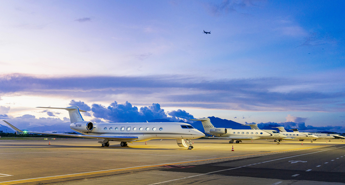 Đà Nẵng xuất hiện loạt máy bay dành cho tỷ phú của Gulfstream - Ảnh 1.