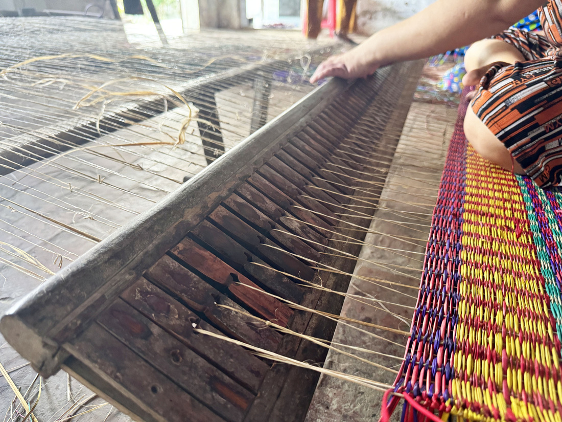 Vì sao làng nghề dệt chiếu An Phước bị thu hồi bằng công nhận cấp cách đây 20 năm? - Ảnh 5.