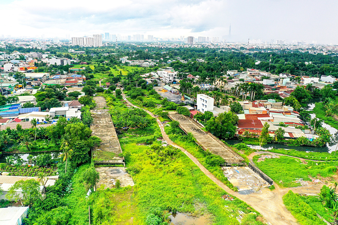 Hạ tầng đi sau, nền kinh tế lãnh đủ - Ảnh 2.