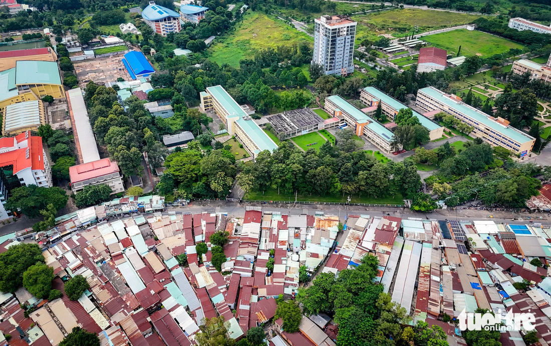 Đại học Quốc gia TP.HCM sau 3 thập kỷ: Diện mạo đẹp hơn với các cụm trường, ký túc xá  - Ảnh 7.