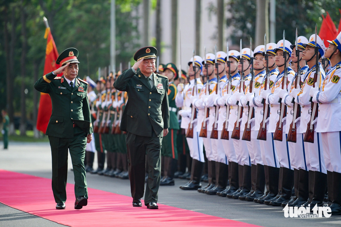 Đại tướng Phan Văn Giang hội đàm với Phó chủ tịch Quân ủy Trung ương Trung Quốc - Ảnh 2.