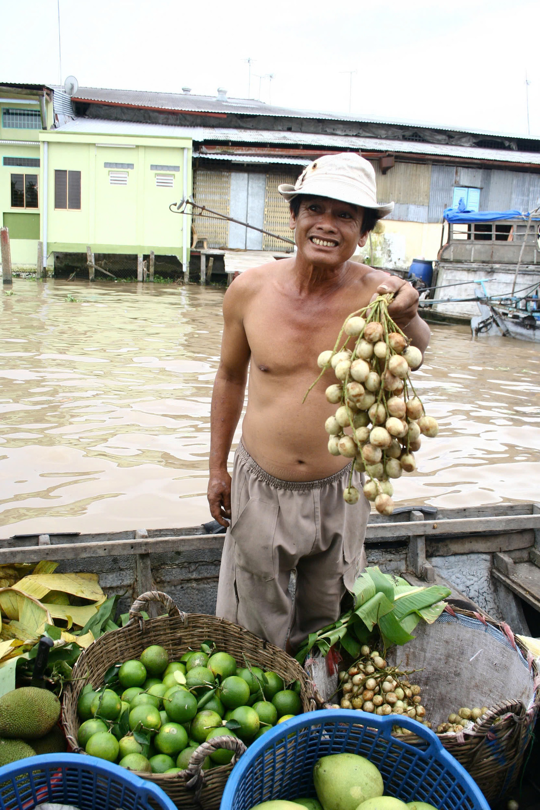 Chợ nổi miền Tây thời 'mặt sông đông hơn mặt lộ' có nét đẹp rất mộc mạc - Ảnh 8.