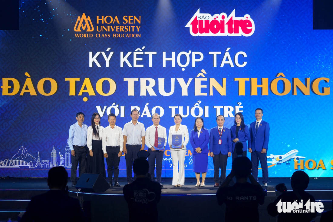 Báo Tuổi Trẻ và Trường Đại học Hoa Sen ký kết hợp tác đào tạo - Ảnh 1.