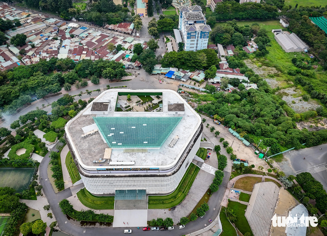 Mặt bằng ở Đại học Quốc gia TP.HCM sau 3 thập kỷ vẫn như 'tấm da beo loang lổ' - Ảnh 1.