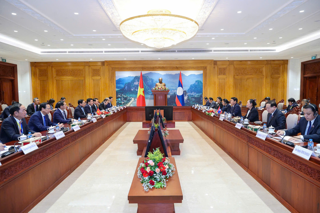 Thủ tướng Phạm Minh Chính gặp lãnh đạo Lào, nhấn mạnh tình đoàn kết đặc biệt - Ảnh 6.