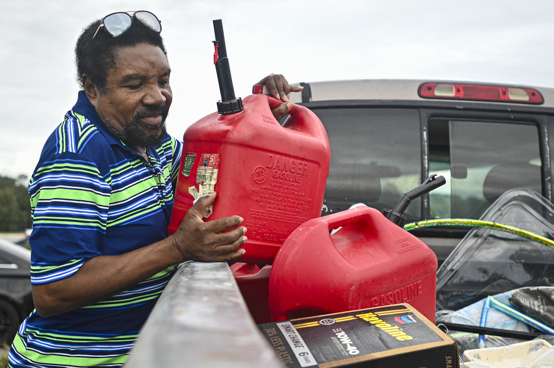 Florida residents, some evacuate, others reinforce their homes ahead of Hurricane Milton - Photo 3.