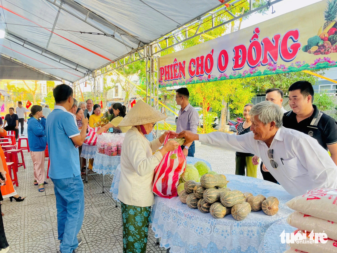 Người lớn, trẻ con cười nắc nẻ trong ‘Ngày hội đại đoàn kết toàn dân tộc’ - Ảnh 7.