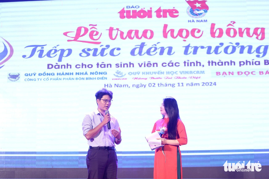 Tiếp sức đến trường 19 tỉnh phía Bắc: Đau xót đi học bằng tiền viếng mẹ, nhưng tin vào tương lai! - Ảnh 17.