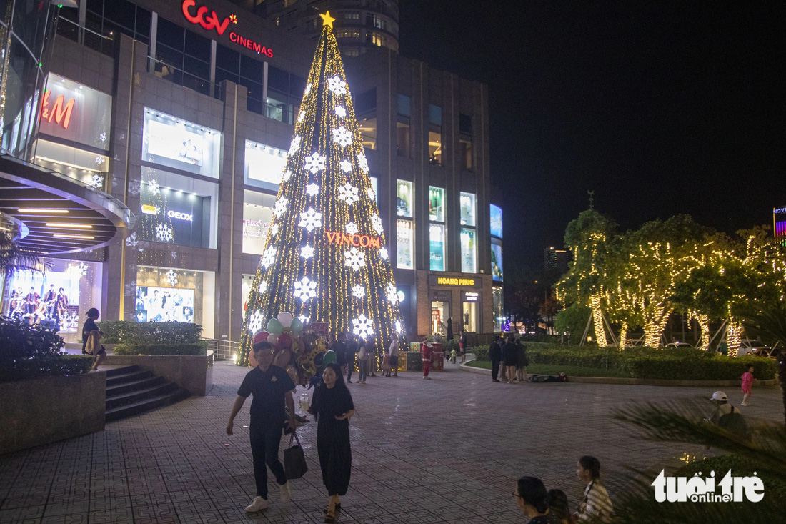 Dạo một vòng Đà Nẵng, tìm những điểm chụp ảnh Noel lung linh - Ảnh 2.