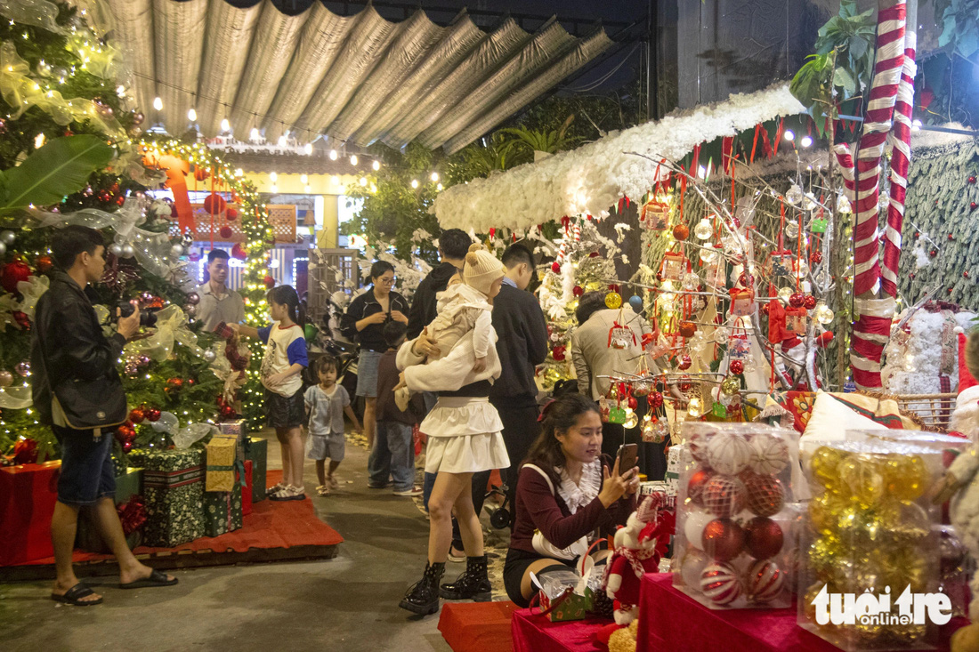 Dạo một vòng Đà Nẵng, tìm những điểm chụp ảnh Noel lung linh - Ảnh 9.