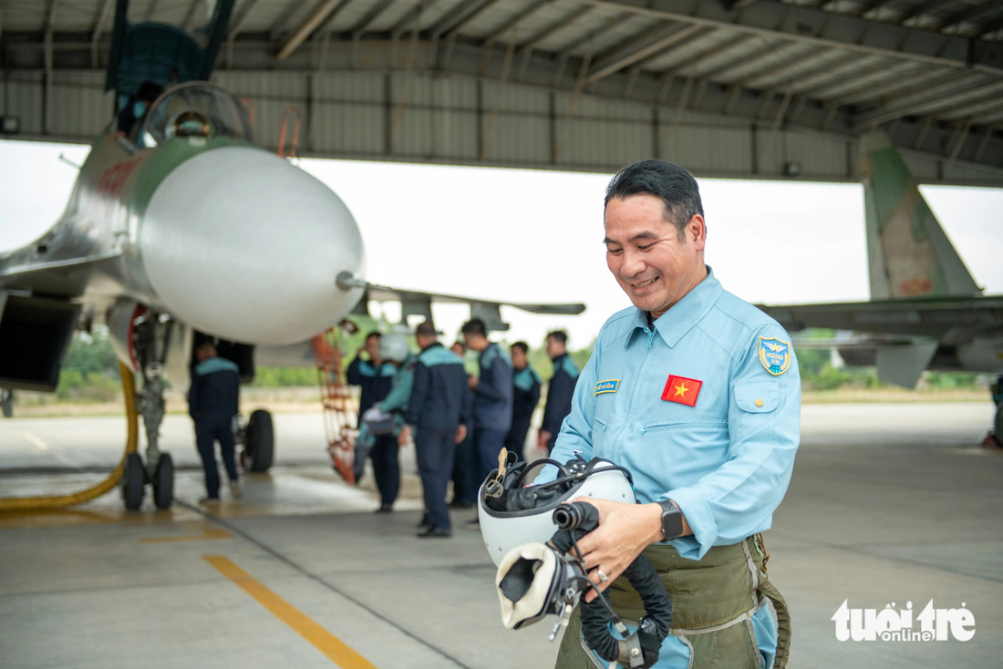 Phi công tiêm kích Su30-MK2 kể về màn khoan, thả đạn nhiễu - Ảnh 8.