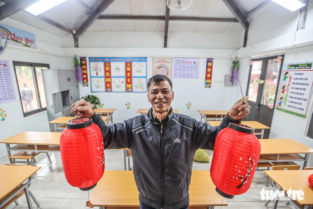 Người dân Làng Nủ cúng tổ tiên trước ngày khánh thành khu tái định cư: 'Ấm cúng và bớt hoang mang' - Ảnh 7.