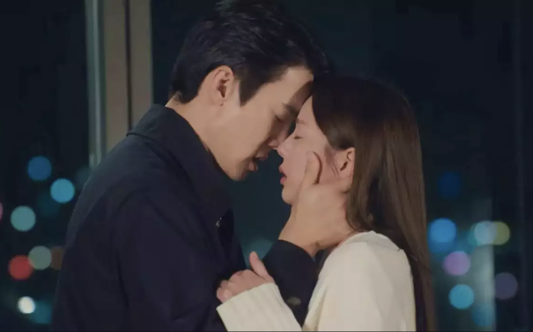 Cảnh hôn trong Khi điện thoại đổ chuông gây sốt; Lee Young Ae thua kiện - Ảnh 2.