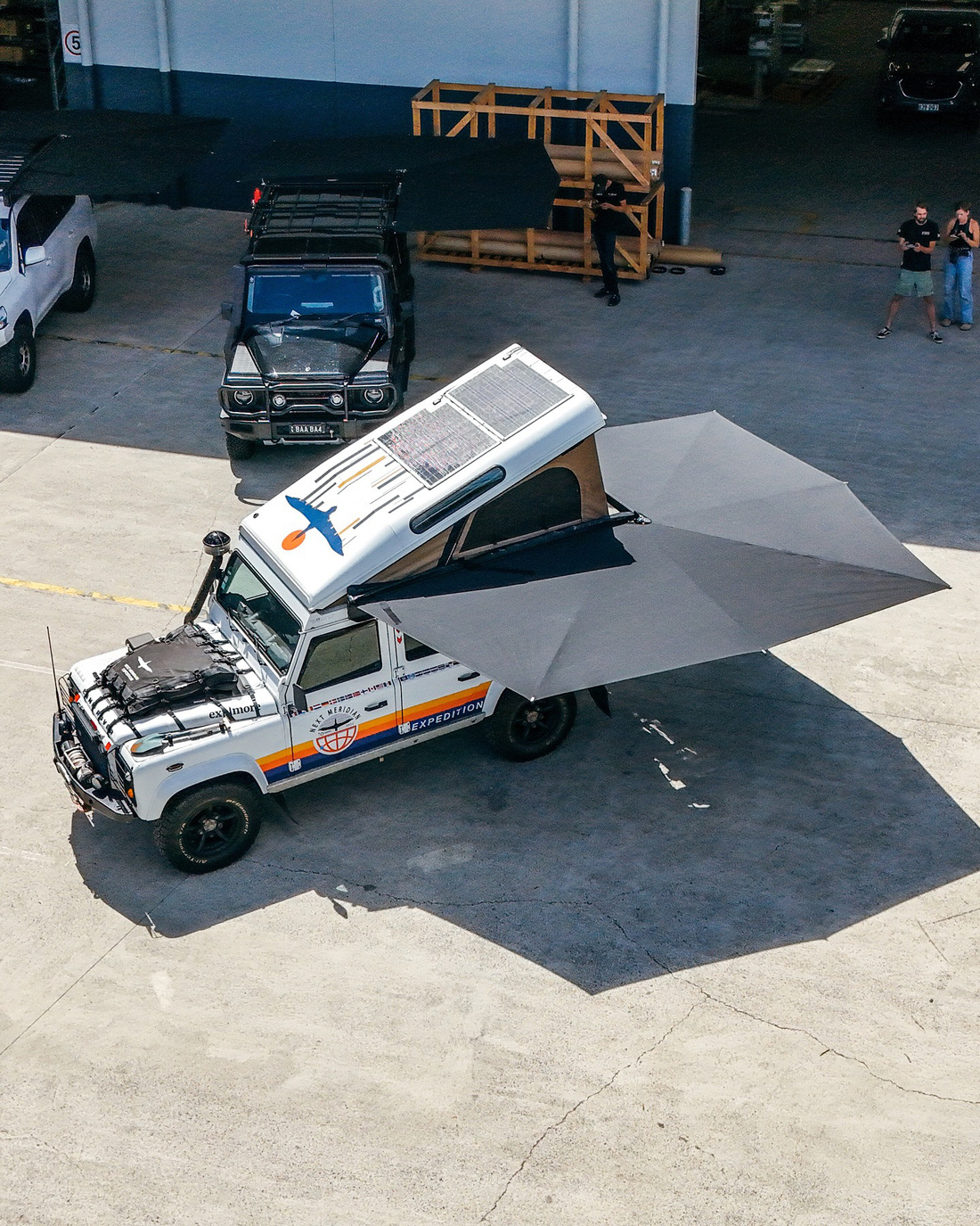 Sống trong Land Rover Defender: Không giường không nhà tắm nhưng... tiết kiệm tiền thuê nhà - Ảnh 7.