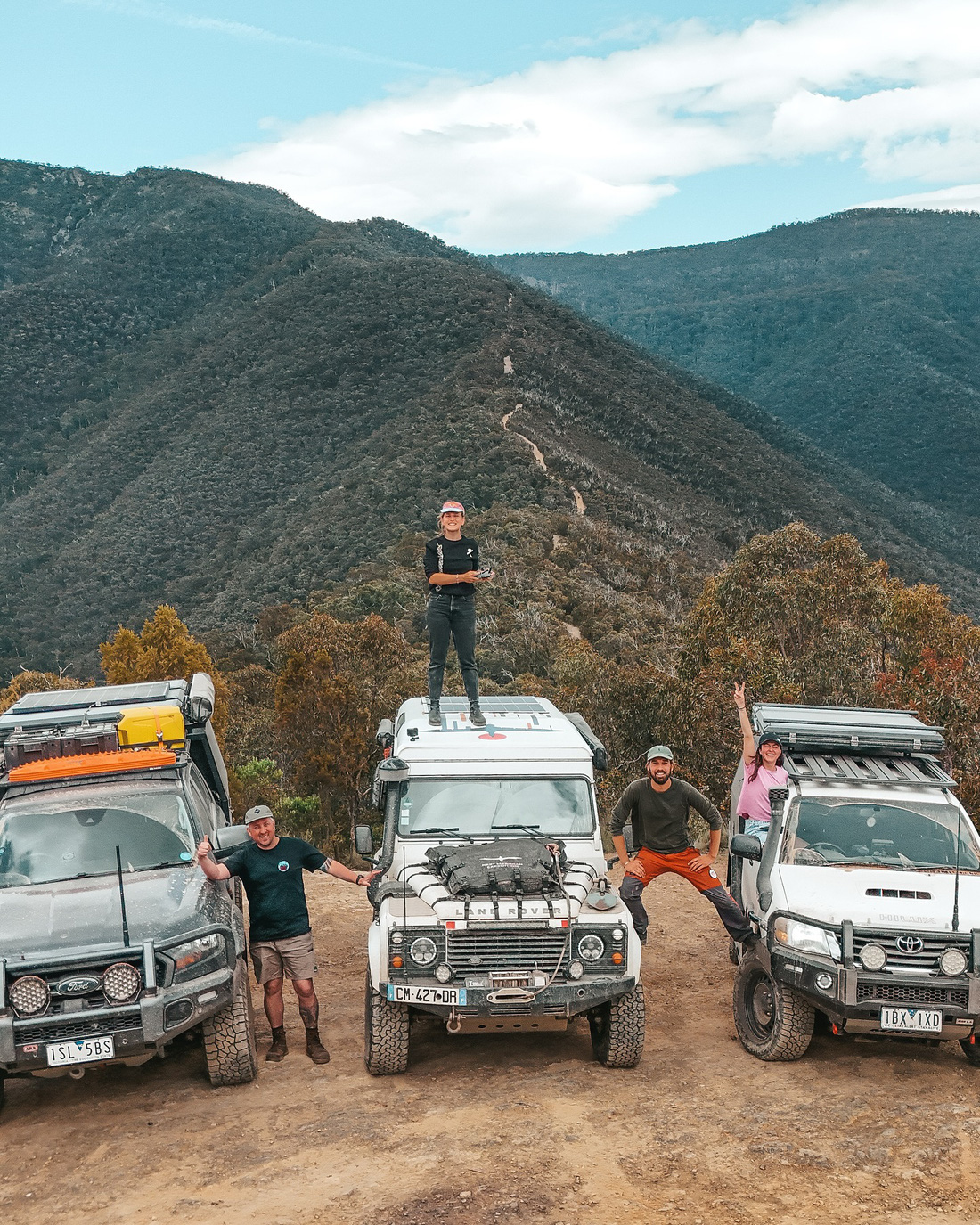 Sống trong Land Rover Defender: Không giường, không nhà tắm nhưng... tiết kiệm tiền thuê nhà - Ảnh 4.