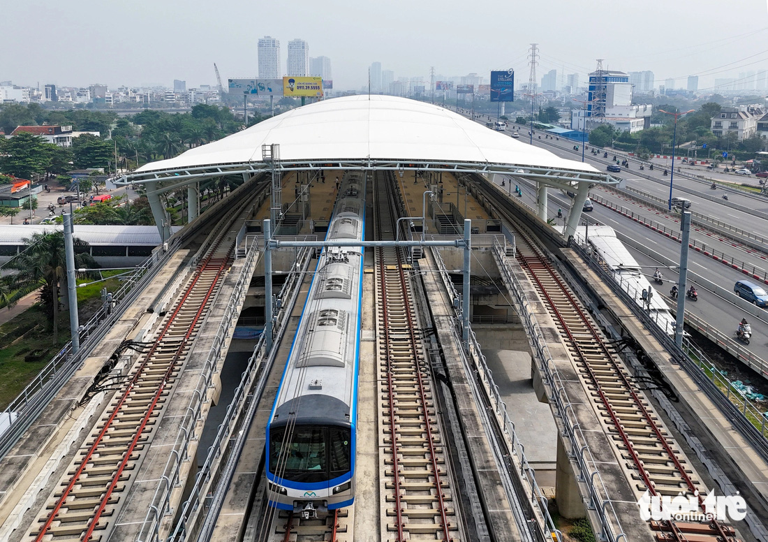 Metro số 1 nhộn nhịp ngày cuối năm, sẽ tăng cả số chuyến và giờ chạy  - Ảnh 12.