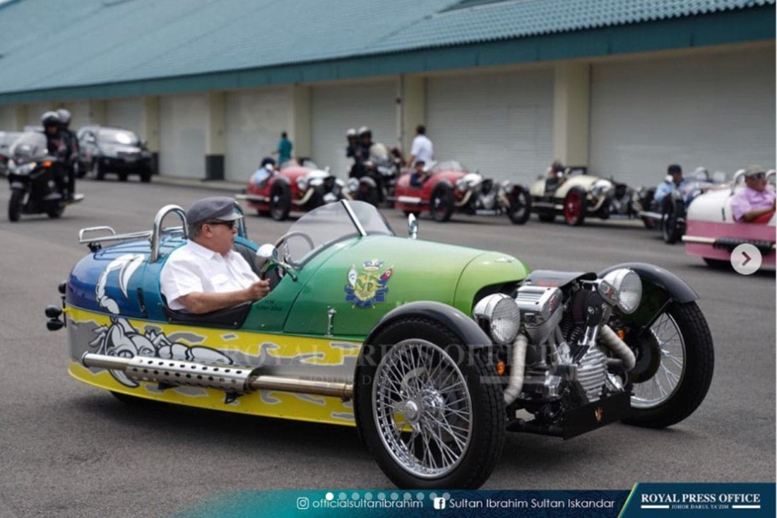 Thoạt trông Morgan Three Wheeler như thể được làm từ phần đầu của một chiến đấu cơ. Chiếc xe dành cho nhà vua được đặt làm riêng - Ảnh: Sultan Ibrahim Sultan Iskandar/Facebook
