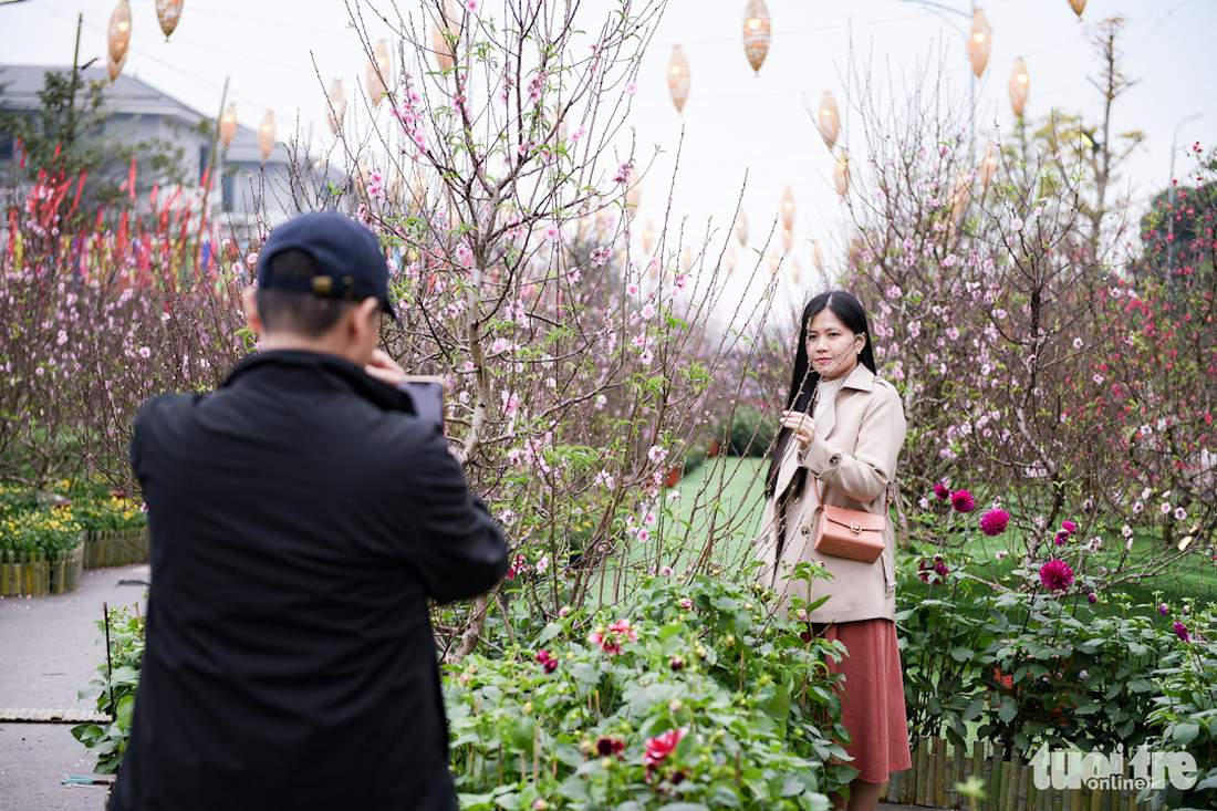 Không gian ngập sắc hoa tại đường hoa Home Hanoi Xuan 2024 hứa hẹn sẽ là điểm đến được yêu thích trong Tết này - Ảnh: NAM TRẦN