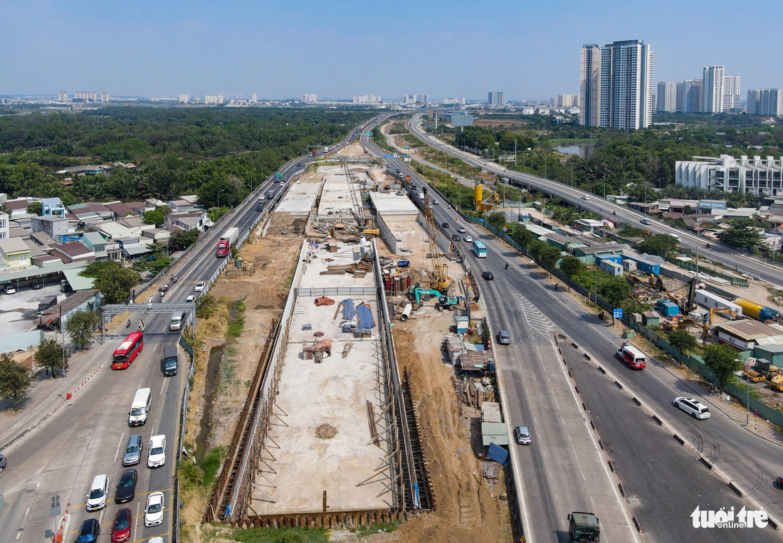 Công trình nút giao An Phú hiện nay cũng đã dần thành hình sau một năm xây dựng. Dự kiến gói thầu này sẽ về đích và cho thông xe trong năm 2024.