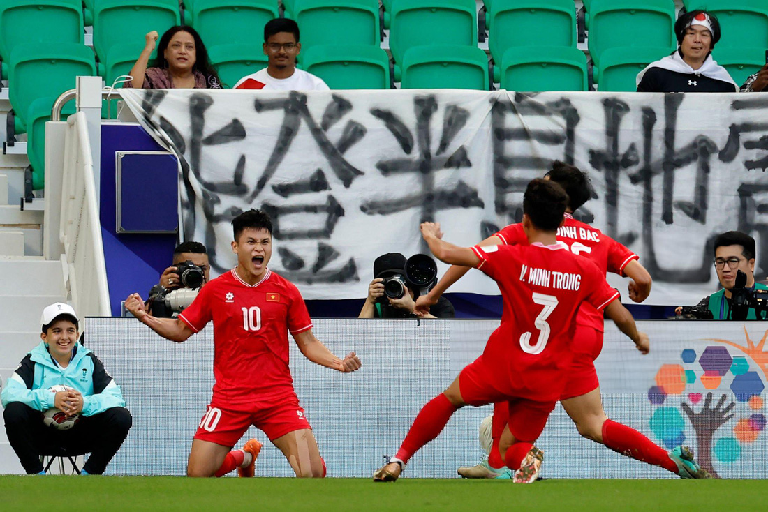 Phạm Tuấn Hải (số 10) có cơ hội chiến thắng tại Quả bóng vàng 2023 - Ảnh: AFP