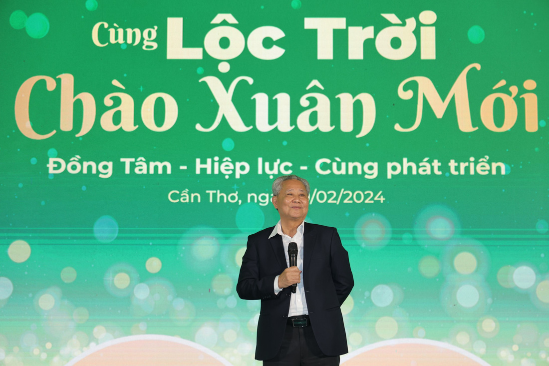 Ông Huỳnh Văn Thòn - chủ tịch Hội đồng quản trị Tập đoàn Lộc Trời phát biểu tại buổi lễ - Ảnh: LT