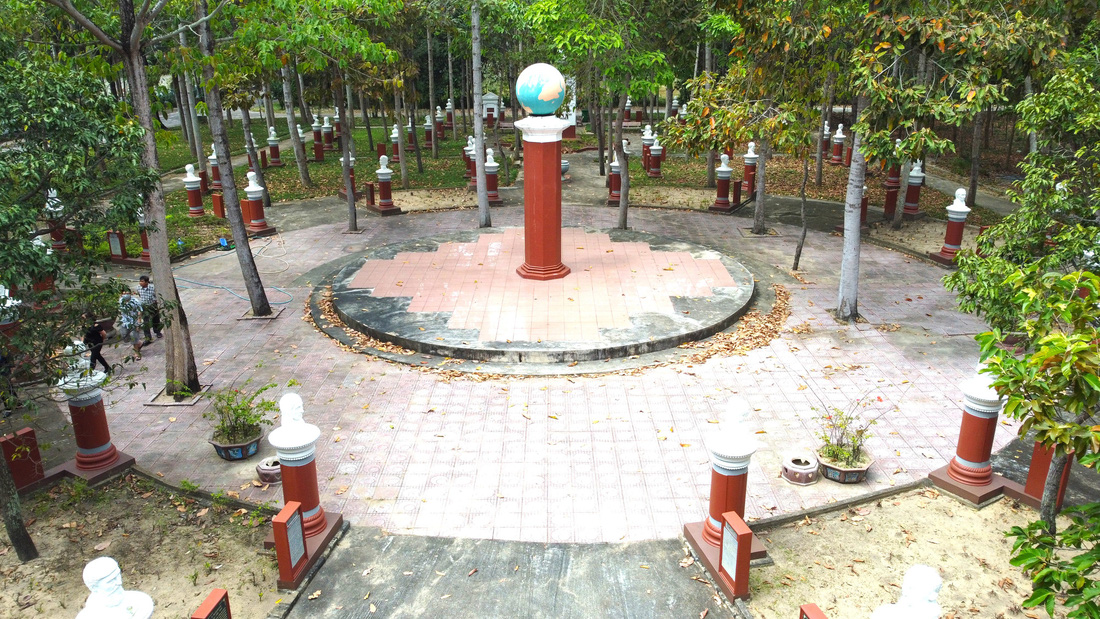 Vườn tượng danh nhân y học tại làng Quy Hòa 