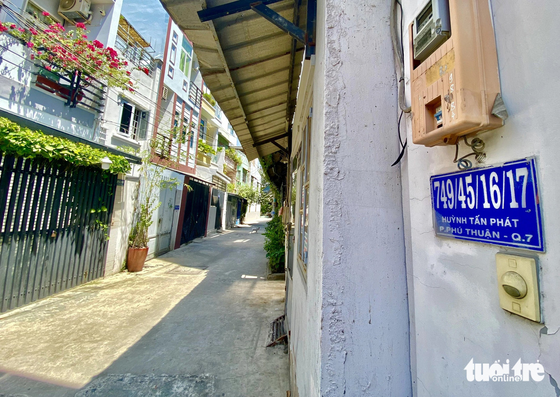 Dãy nhà có số nhà 4 xuyệt tại đường Huỳnh Tấn Phát, phường Phú Thuận, quận 7 - Ảnh: TIẾN QUỐC
