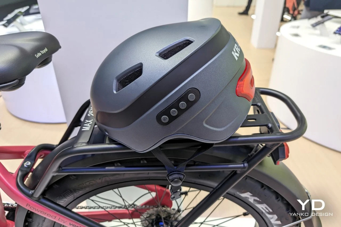 Hugo Hernandez, phó chủ tịch cấp cao phụ trách về sản phẩm toàn cầu của Orbic, cho biết chiếc xe đạp sẽ sử dụng AI để đề xuất các bài tập luyện và lộ trình đạp phù hợp với người dùng - Ảnh: Yanko Design