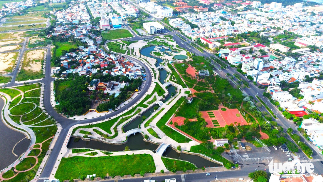 Bước sang năm mới Giáp Thìn 2024, đến Phú Yên đừng bỏ lỡ cơ hội check-in công viên Rồng nhả ngọc ở TP Tuy Hòa - Ảnh: NGUYỄN HOÀNG