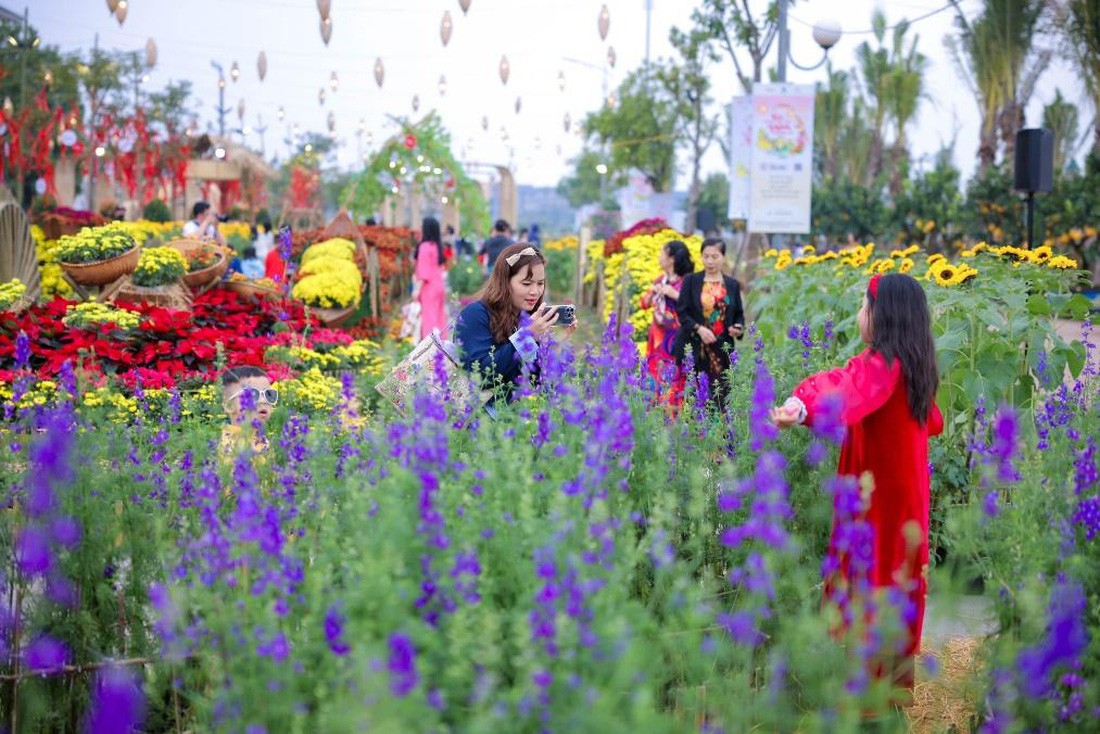 Triệu hương hoa, bùng sắc Tết tại đường hoa Home Hanoi Xuan 2024- Ảnh 5.