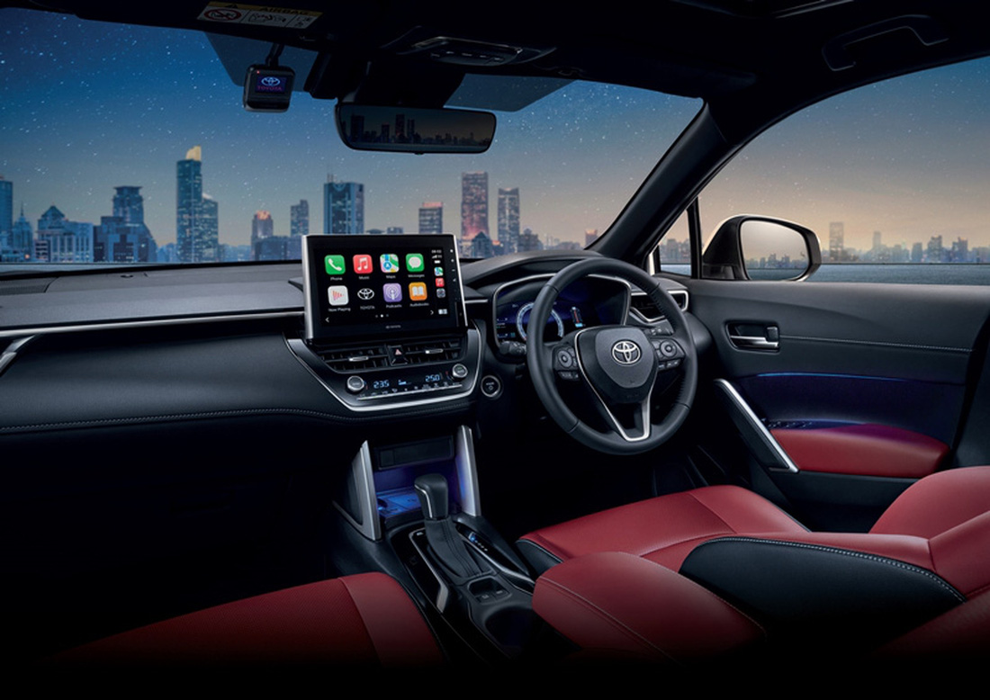 Nội thất mẫu SUV cỡ trung nay xuất hiện bảng đồng hồ kỹ thuật số cỡ lớn và phanh tay điện tử - Ảnh: Toyota