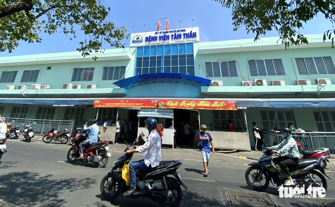 Bệnh viện Tâm thần TP.HCM (cơ sở 1 trên đường Võ Văn Kiệt, phường 1, quận 5) đã được sơn mới toàn bộ. Tuy nhiên với diện tích chật hẹp chỉ 1.700m², bệnh viện thường xuyên rơi vào tình trạng quá tải - Ảnh: XUÂN MAI