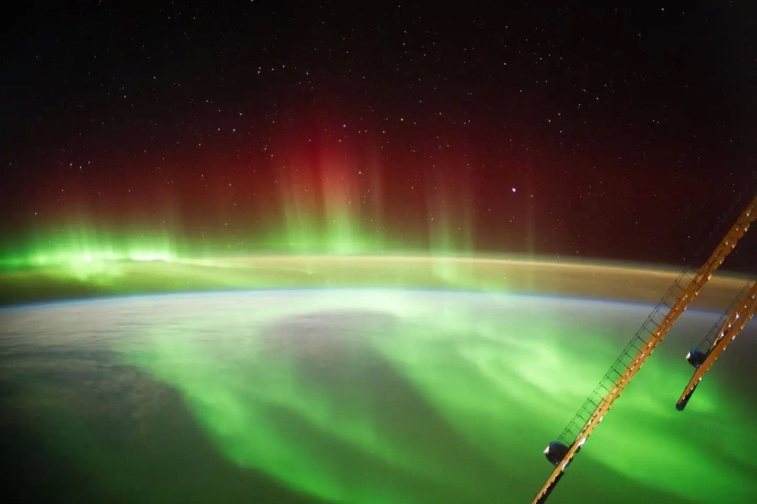 Cực quang tuyệt đẹp nhìn từ không gian- Ảnh 1.