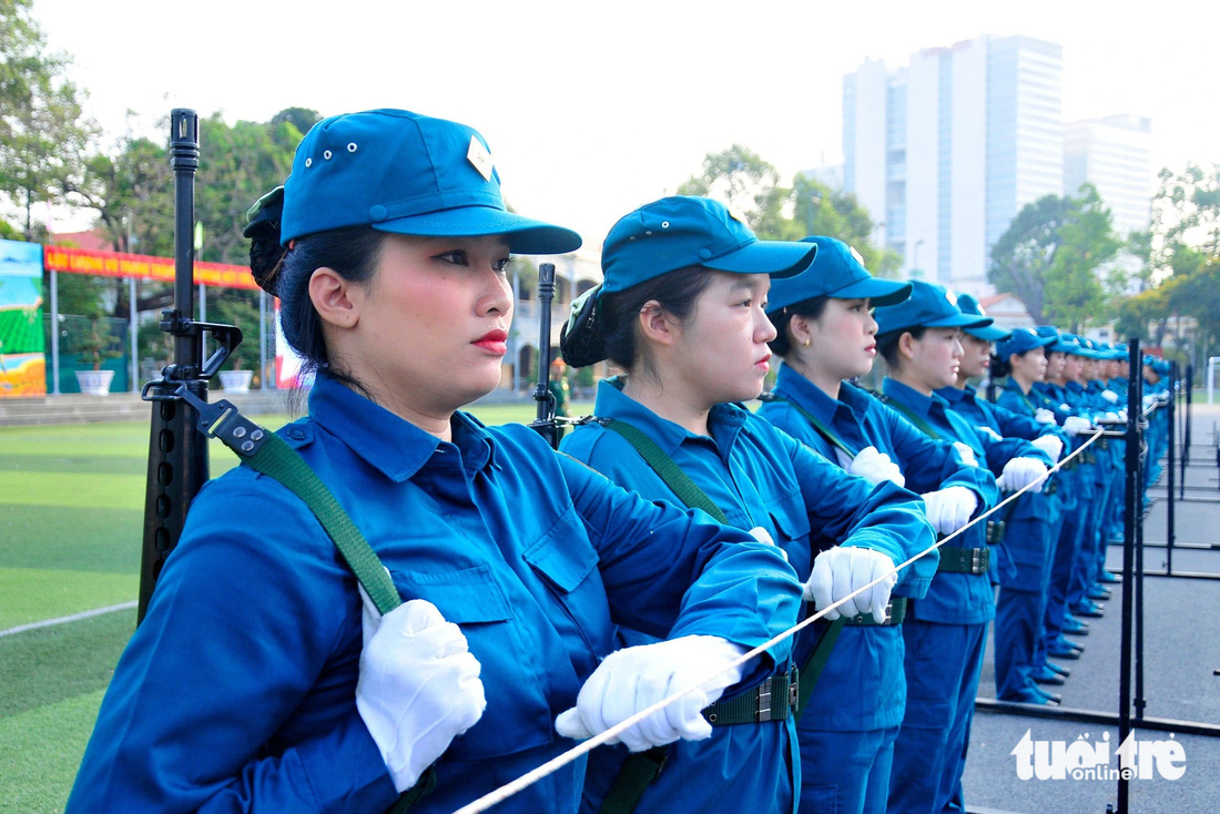 92 nữ dân quân TP.HCM đến Hà Nội huấn luyện diễu binh kỷ niệm chiến thắng Điện Biên Phủ- Ảnh 5.