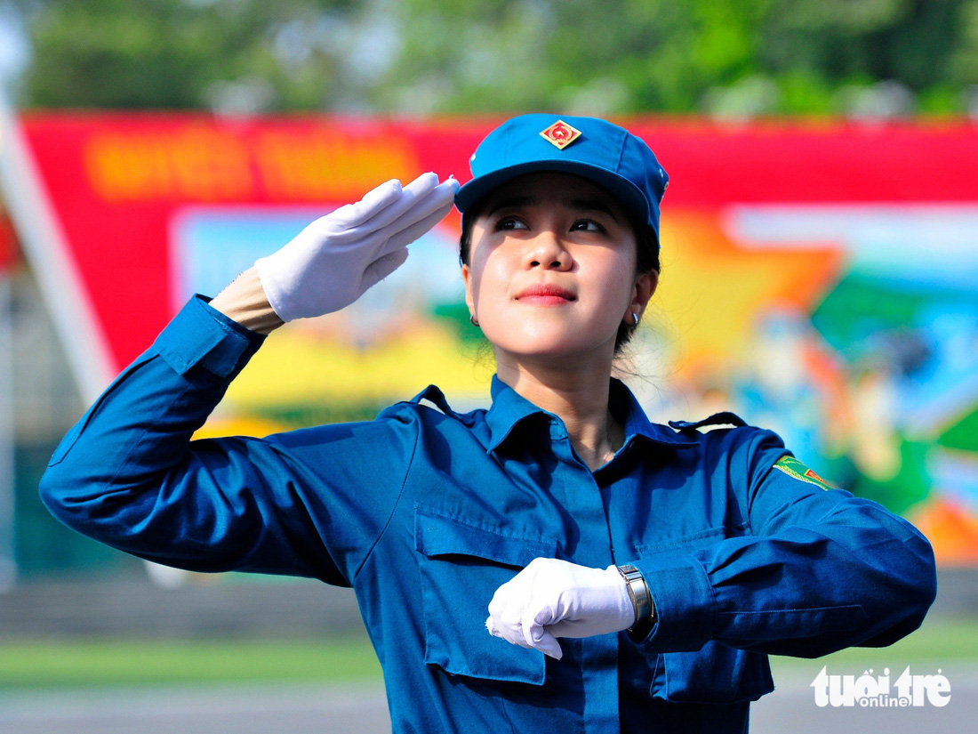 92 nữ dân quân TP.HCM đến Hà Nội huấn luyện diễu binh kỷ niệm chiến thắng Điện Biên Phủ- Ảnh 6.