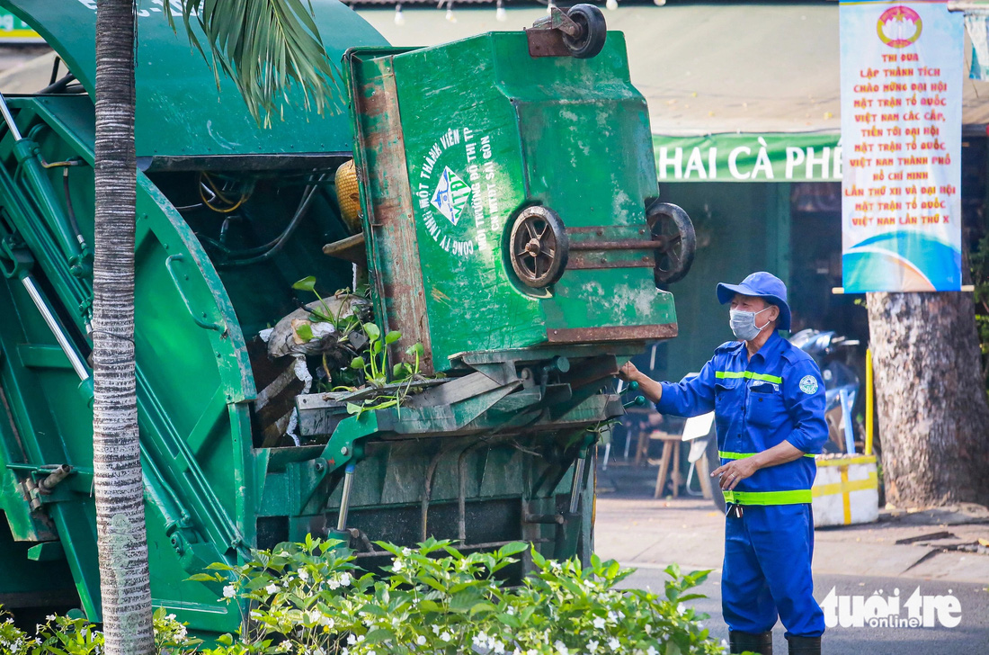 Rác trên kênh Nhiêu Lộc - Thị Nghè sẽ được vận chuyển về khu xử lý chất thải trên đường Quang Trung (quận Gò Vấp)  