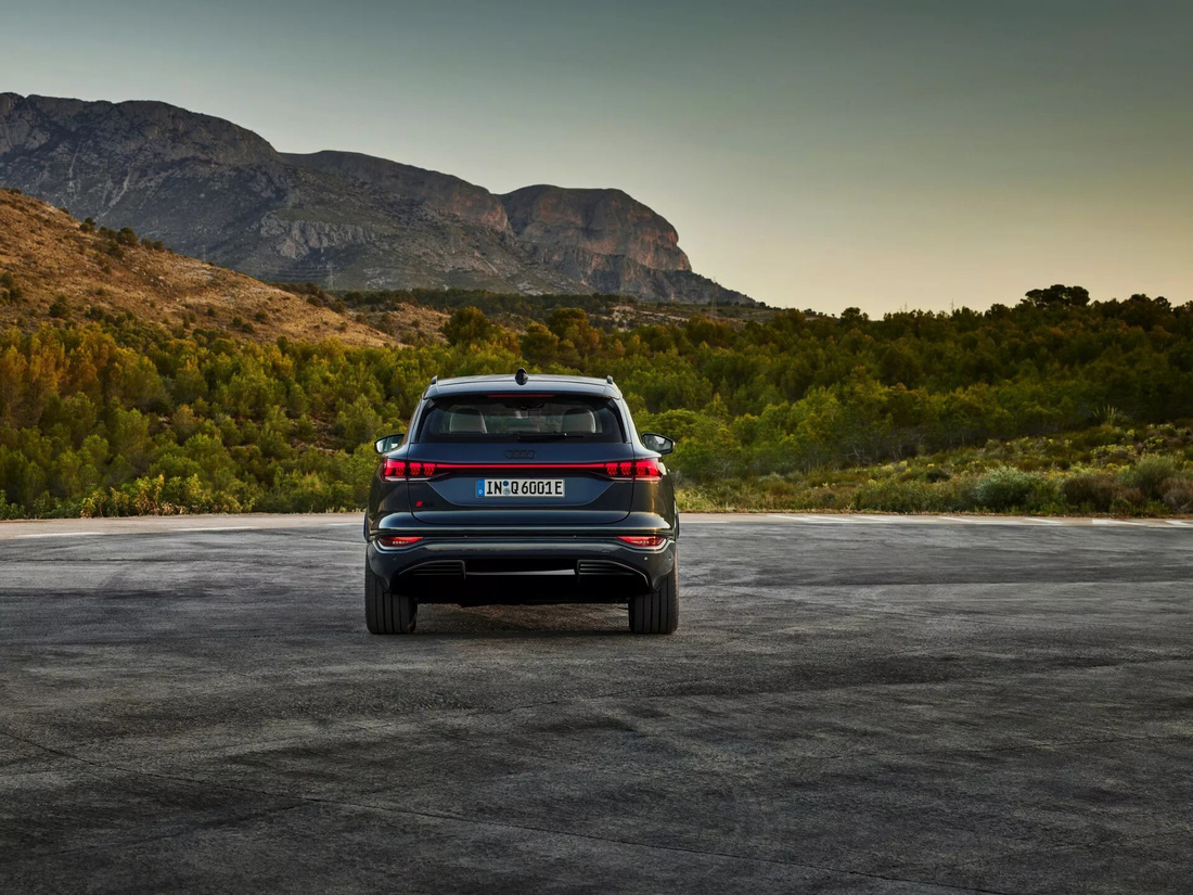 Audi Q6 e-tron 2025 ra mắt: Chủ lực xe điện tầm trung mới- Ảnh 12.