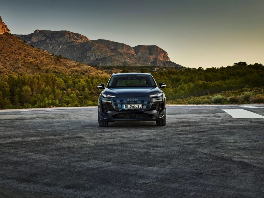 Audi Q6 e-tron 2025 ra mắt: Chủ lực xe điện tầm trung mới- Ảnh 11.