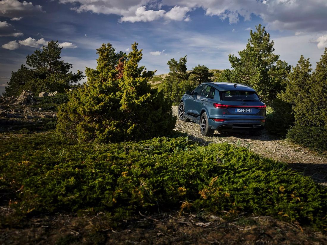 Audi Q6 e-tron 2025 ra mắt: Chủ lực xe điện tầm trung mới